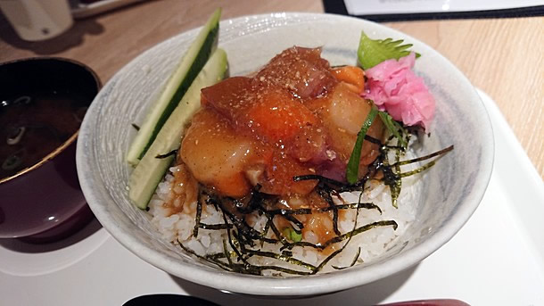 ワダツミの海鮮丼！なんばスカイオのフードコートで食べるランチ！ええランチ探検隊