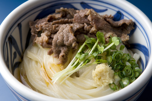 冷やしピリ辛そぼろうどん