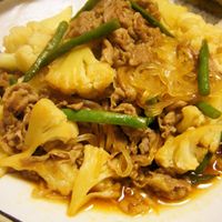 オレンジカリフラワーと豚肉の中華炒め