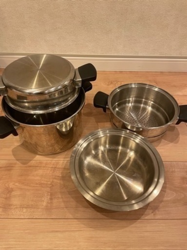 お鍋で焼ける生食パン🍞 クイーンクックで焼くパンは水分を保持しながら焼ける。 ふっくら♡ しっとり♡ が増すのです。recipe工程の写真は過去の投稿にも載ってます♡ 強力粉 400g 砂糖 大さじ2 ハチミツ 大さじ1.5 ドライイースト 小さじ2 塩小さじ1.5 バター 30g 生