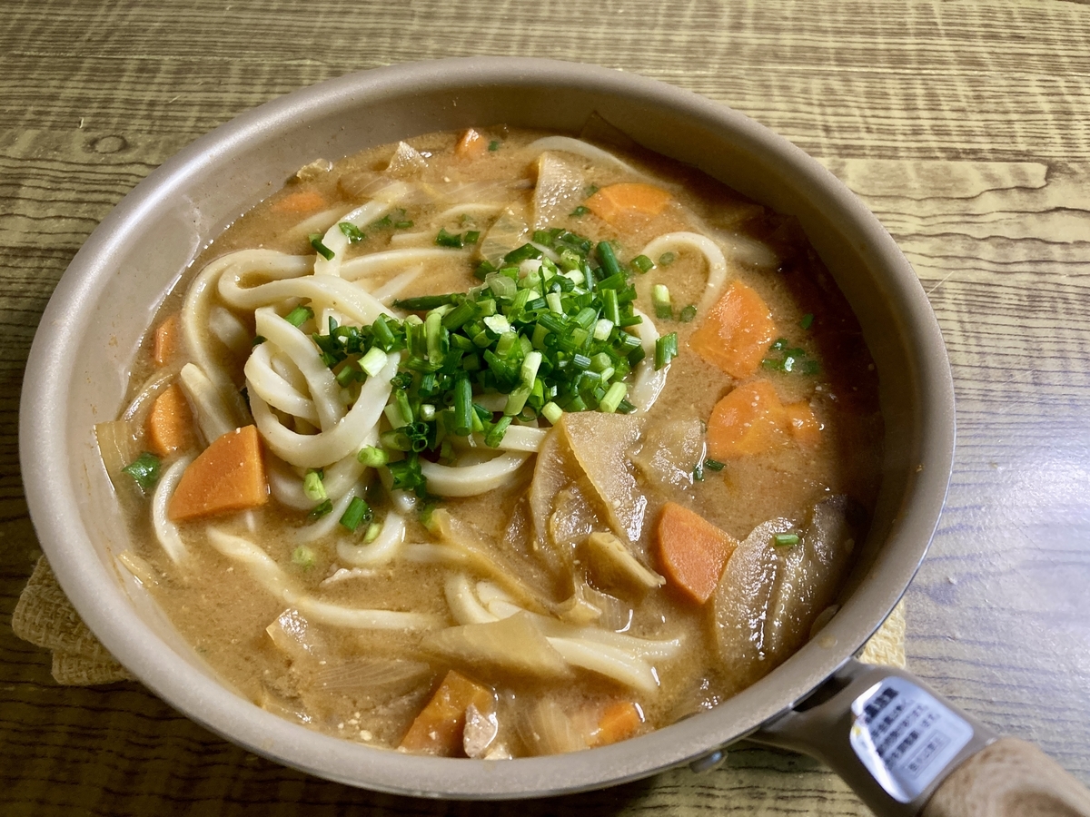 丸亀製麺から「俺たちのガリバタマヨ豚汁うどん」が新登場！ガリバタマヨと味噌だしでやみつきのおいしさの新商品です -新商品・新発売情報 進撃のグルメ