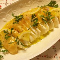 桃とモッツァレラチーズと生ハムのカプレーゼ