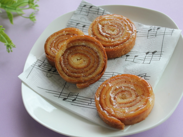 パンの耳のアップルケーキ