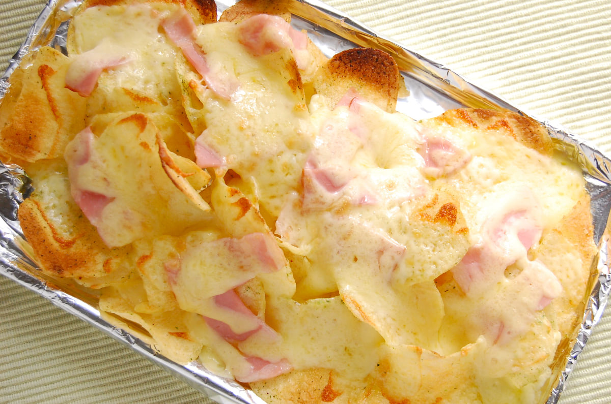 ポテチで作る絶品オムレツ♪ 濃厚チーズたっぷり！ - ふぁそらキッチン