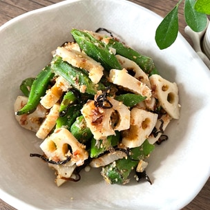 切って混ぜるだけで驚くほど旨い😋 「塩昆布ちくわピーマン」2人前・ピーマン 4個 120g・ちくわ 2本 ・塩昆布 10g ・米油小さじ1サラダ油でもOK・いりごま 小さじ2 ・塩 少々 📹YouTubeレシピ動画配信中📹 ￣￣￣￣￣￣￣￣￣￣￣￣￣￣￣￣細かい作り方や