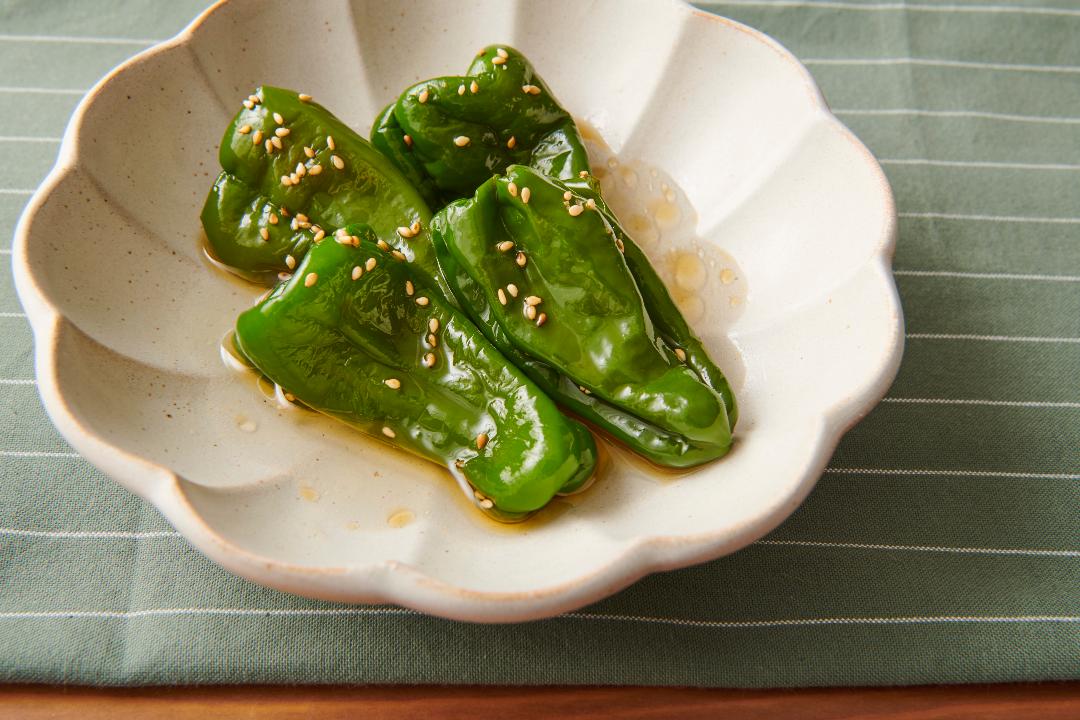 あと1品に悩んだらコレ✨, ⁡, ちくわとピーマンだけで作れる！, 切って炒めるだけだから失敗もしない◎, ⁡,私はよく旦那のお弁当にも入れてる🍱, ⁡, 甘辛い味付けだから子供ウケもいい👍, みんな作ってみてね！, ⁡,てか100均の子供包丁切れなさすぎてww, オススメあったら教えてほしい😳笑, ーーーーーーーーー,ちくわとピーマンのきんぴら , ・ちくわ 5本,