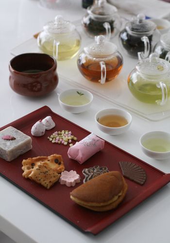 日本三大菓子・茶処 まつえ茶と和菓子A セット 島根県松江市 有限会社森山園ALCY004 煎茶 緑茶 お茶 日本茶 ブレンド茶 銘茶 銘菓松江銘菓 和スイーツ 和菓子 松江 おすすめ島根県松江市セゾンのふるさと納税