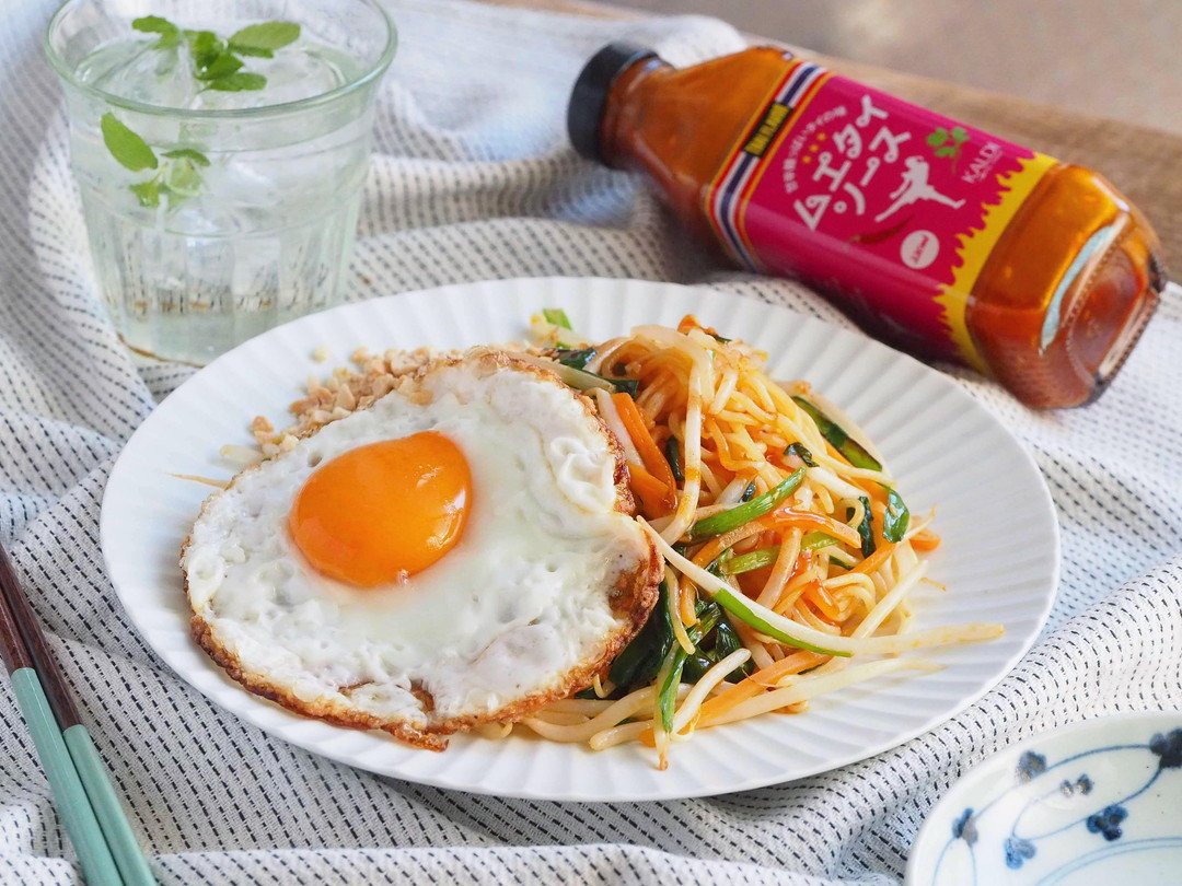 カルディの個性派調味料「ムエタイソース」でアレンジレシピ！調味料マカセvol .20Saji+ さじたす