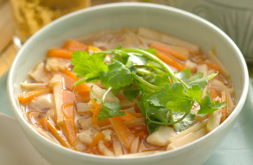 具材の組み合わせで楽しむ！絶品お鍋レシピ3選 🍲 今回は ・トマト鍋×餃子 ・ホタテ×バター醤油 ・味噌鍋×カマンベールチーズ の組み合わせ鍋レシピをご紹介！色んな食材を使った組み合わせの鍋料理で、 心も体も温まるひとときを😊👍 家族や友人と一緒に、鍋パーティー