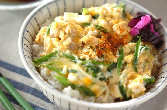 子どももよろこぶ！野菜たっぷりふわとろ親子丼