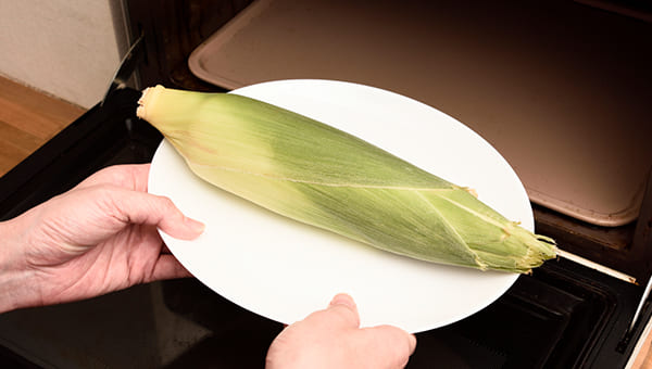 とうもろこしはレンジ加熱でおいしくなる！簡単な手順とコツを解説ピエトロラジオ「いただきます！」を楽しくするwebマガジン