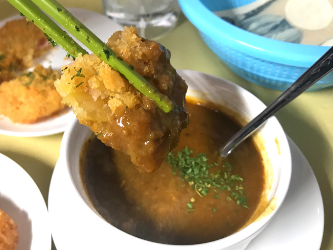 酒とつまみとカレー HookyWooky今夜も18時よりオープンしております！ 定番ポークビンダルーはもちろん、各種おつまみご用意しております🍺それでは皆さまのお越しをお待ちしております〜hookywookywithyou高円寺グルメ高円寺バー高円寺カレーポークビン