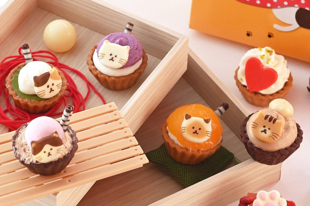ねこスイーツ」がエキュート東京・日暮里・立川に集結、猫型ショートケーキや肉球ラムネ - ファッションプレス