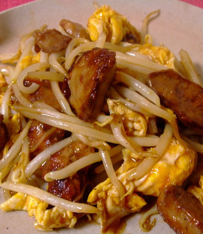 出来合いのレバー煮でニラもやし炒め