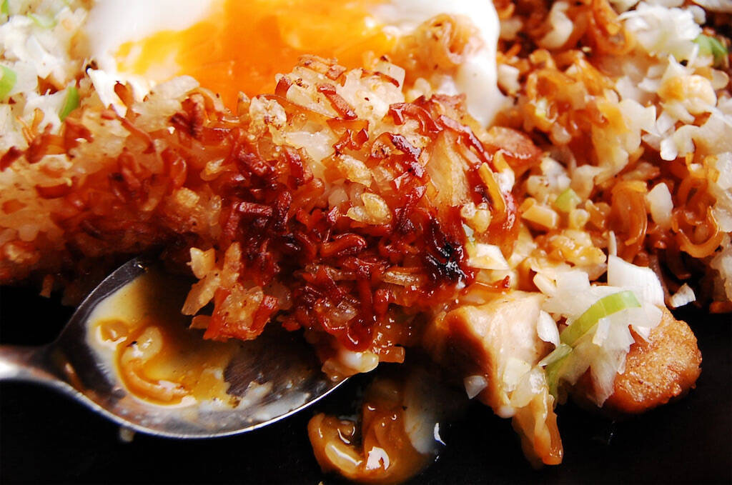 最強レシピ「かまたまチキンラーメン」がネットで人気再燃中！ アレンジしてもやっぱり激ウマ超有能!!ロケットニュース24