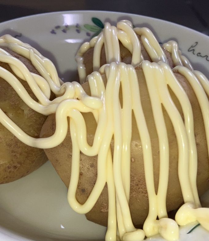 レンジメートキッチン RANGEMATE Kitchen『ふかし芋』 ほっこり甘いふかし芋🍠 レンジメートでシンプルに調理し芋の旨みを引き立てます。秋の代表的な味覚のさつまいもを素材の美味しさそのままご堪能下さい！材料2人分 ・さつまいも 約300g ※大きな