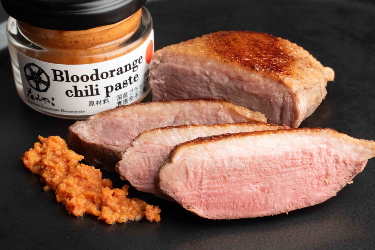 鴨胸肉のロースト シャインマスカットのソース 通常の営業時間：17:00-24:00 . ご予約頂くと確実です🙇‍♂️ .食べログからご予約頂けます。 満席の場合もお席ご用意できる場合もございますので、お電話でお問い合わせくださいませ。 また、5名様以上もお電話でお願い