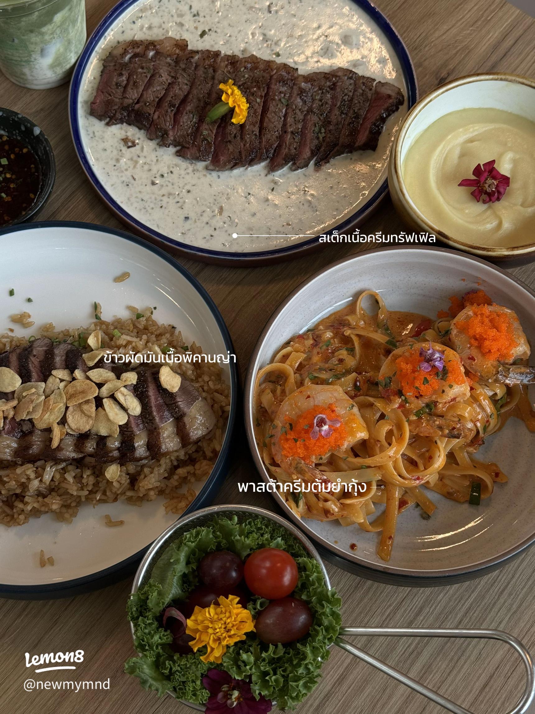 柴村将雄Masao Shibamuraシンガポール料理とイタリア料理のフュージョン料理のコースを作ってみたくてチャレンジしました😃✊①パクチーサラダ パクチーにシークワーサーとナンプラー、ごま油を和えます。 添えたのはトマト、パプリカ、チリソースを合わせた