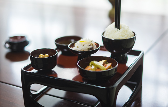 ご飯茶碗を割るのはなぜ？箸を立てる理由についても解説上板町の葬儀・家族葬なら家族葬の花水木