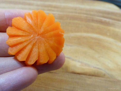 ねじり梅の切り方と作り方。型なしでも簡単！飾り切りにおすすめ。 - LIFE.net