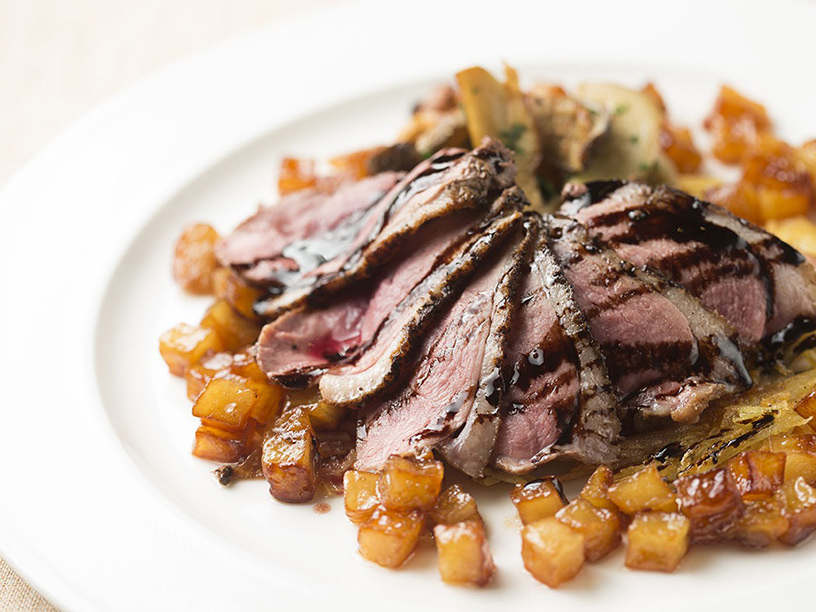 鴨の胸肉をフライパンだけで、きれいなピンク色「ロゼ」に焼く方法とは？ - こにはめも