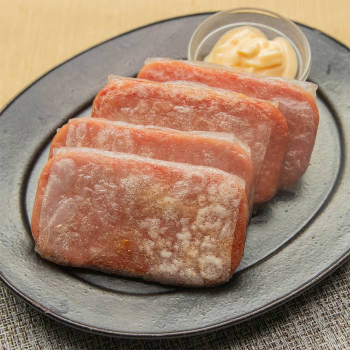 崩れなくて食べやすい！沖縄版スパムおにぎりのレシピセブンプレミアム公式
