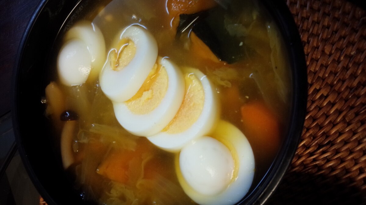 1週間炊飯器生活4日目🍲寒い日はこれでポッカポカ‼カンタン野菜たっぷり丸ごと炊飯器ポトフ, ●丸ごと炊飯器ポトフ, ⭐️材料,A 玉ねぎ 中１個,A 人参中１本,A じゃがいも中２個,A キャベツ1 4玉,A にんにく２片,A ウインナー４本,A コンソメ小さじ２,A 塩胡椒適量,A バター10g,