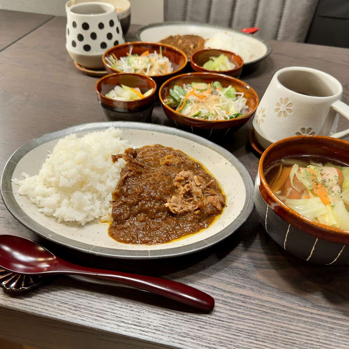 いつものカレーをひと工夫で和カフェ風に！盛り付けのコツをプロが伝授 - たべぷろ