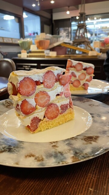 スイーツ：ストロベリーミルフィーユ＠HARBS: PIP東京食べ歩きと猫×2の日記