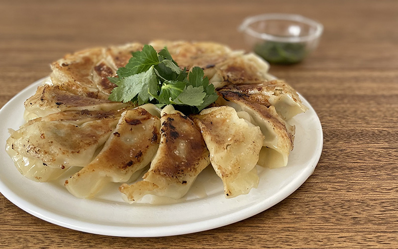 揚げ餃子を通販でお取り寄せ！餃子専門店・餃子の馬渡が冷凍餃子のアレンジレシピをご紹介