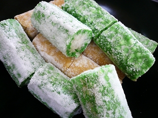 緑のお菓子 久々の山田と緑色のお菓子を集めて爆食いしたら体内真緑になった