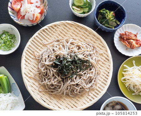 蕎麦 に合う献立30選！天ぷら以外にも付け合わせにぴったりなおかずや副菜を厳選4yuuu