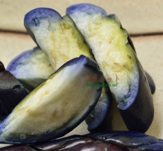 なすを3分揉むだけで激ウマの浅漬けに ミョウバン不要の“ごはん泥棒” – Sirabee