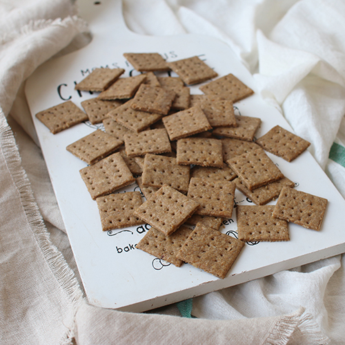 クリスマスに最適！ 親子でクラッカーにトッピング「カナッペ」簡単レシピ画像 - WEB げんき講談社