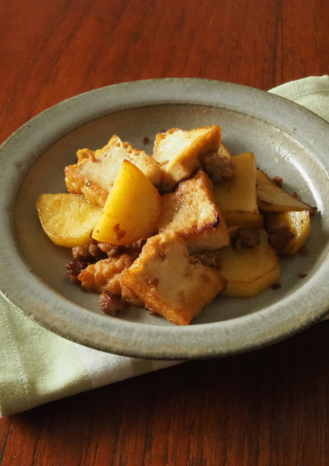 厚揚げとじゃがいものバター醤油炒め