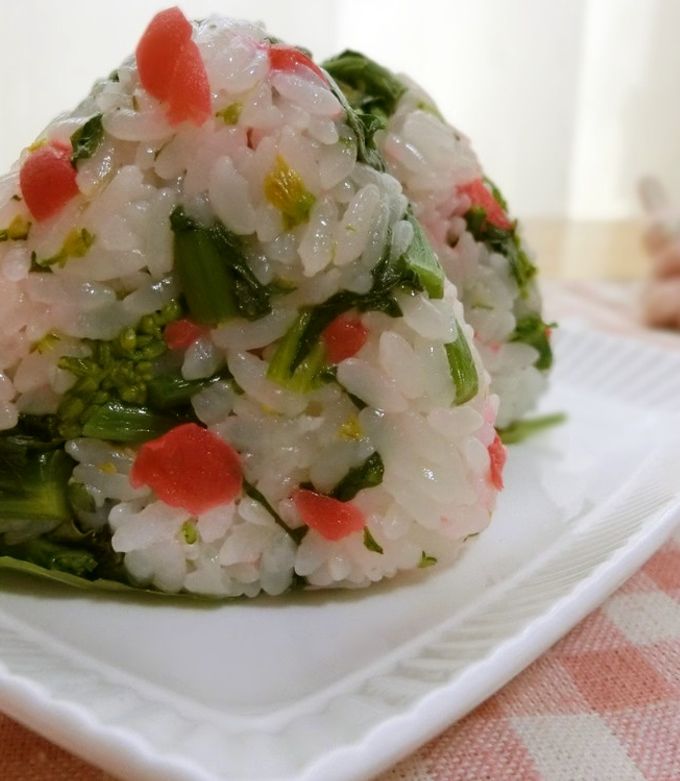 夏の混ぜご飯～かりかり梅と枝豆・大葉の混ぜご飯弁当～ 副菜 ブロッコリーとハムのガーリックオイル和え・人参の明太ふりかけ和え - 趣味弁