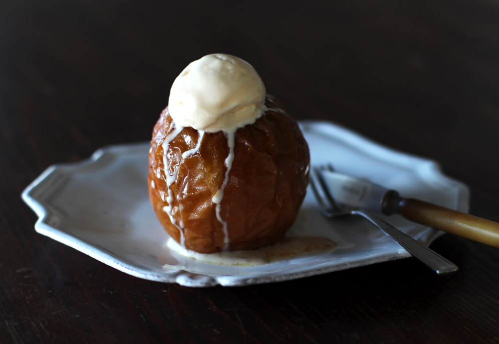 焼きリンゴの作り方 りんごのオーブン焼きの簡単レシピ ポムオフール