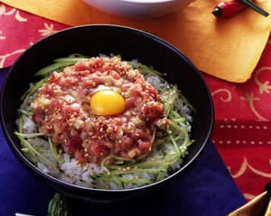 ネギトロユッケ丼の作り方 簡単！和えるだけで絶品アレンジ！ 独身男の自炊