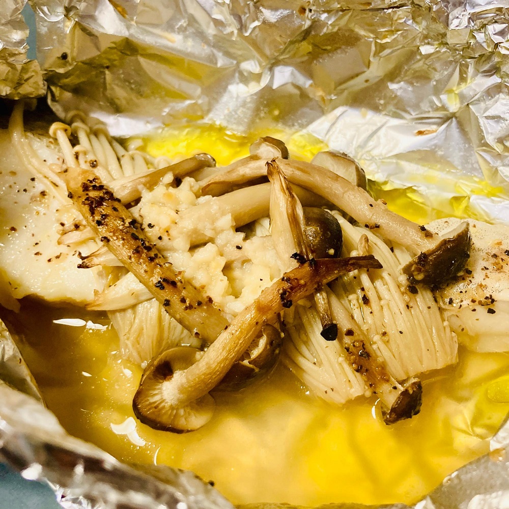 旨みあふれる！鮭のみそ漬けホイル焼きおみそならハナマルキ