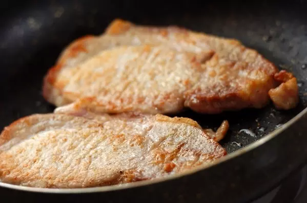 時間がない日に！ 豚ロース肉の味噌漬け焼き弁当