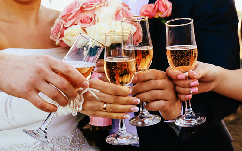 クリスマスにはシャンパンを飲むのはなぜ？AEON de WINE