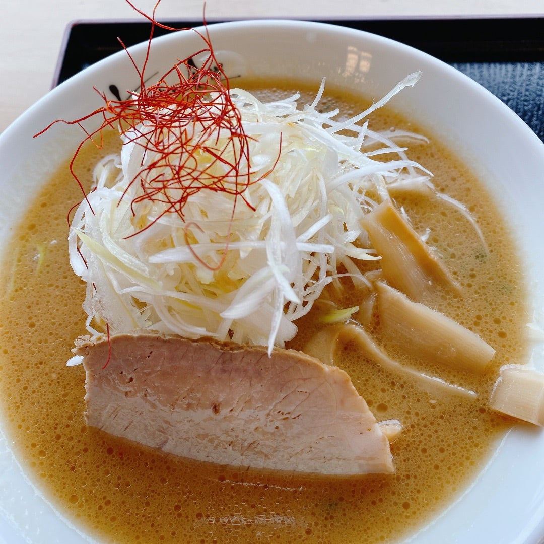 ラーメン豚山でリニューアルしたと言う『味付けネギ』を食べてみた！今日のアレは無限花かつお！？の巻まにっち 公式 の相模原周辺で食べたラーメン を中心とした無駄に情報量が多い場末ブログ