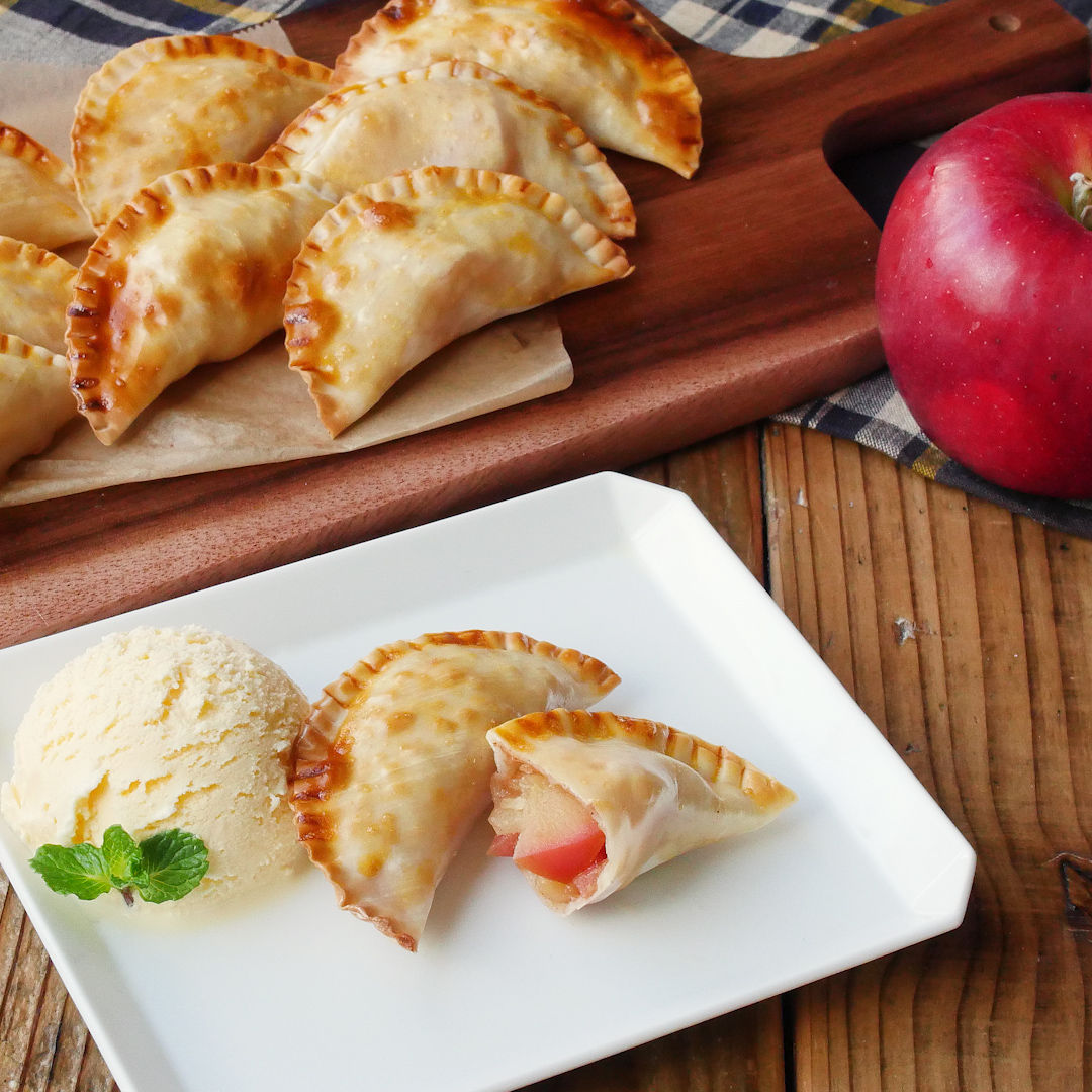 餃子の皮で簡単かわいいおやつ。パリパリアップルパイ