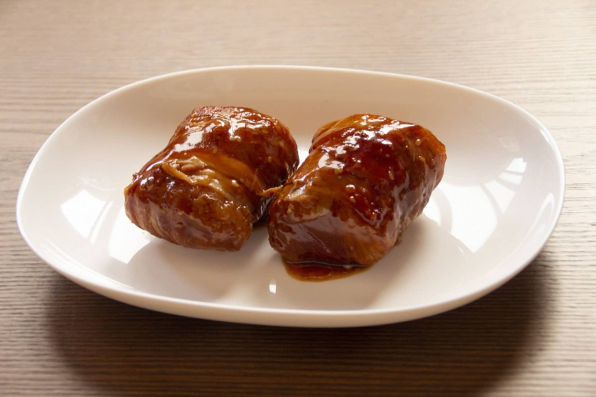 ミニサイズがかわいい♪ チーズの肉巻きおにぎり