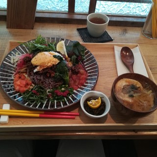 海沿いのリゾート地「葉山＆逗子」大人同士におすすめのゆったりランチキナリノ