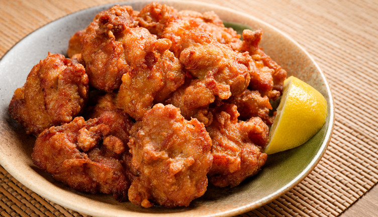 油要らずの『パリパリ唐揚げ』 時短技に「フライパン１つ！？」「すごっ」 – grapeグレイプ