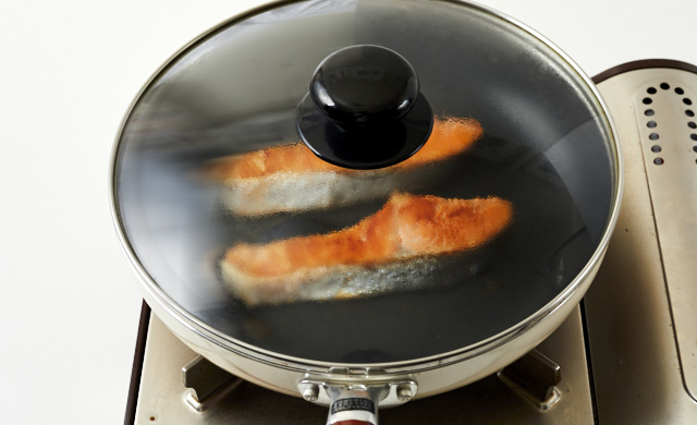 フライパンで簡単！ 鮭のちゃんちゃん焼き レシピ・作り方BACCHETTE E POMODORO