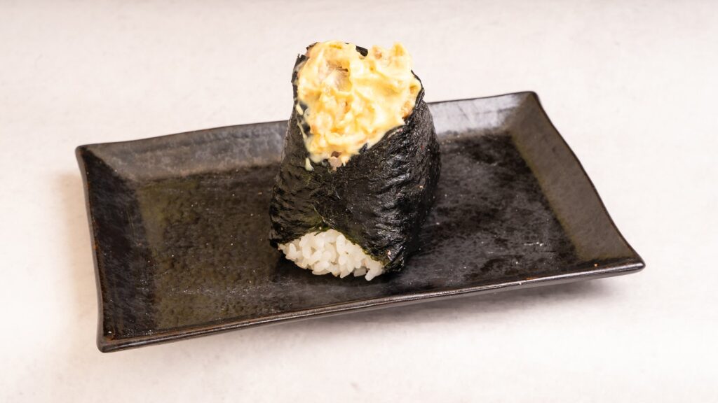 セブンイレブン「大きなおむすび鶏唐揚げマヨネーズ 150円」の人気・おすすめ度 コンビニサーチ