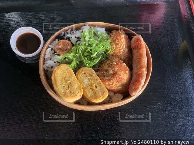 2023 12 04 コロッケ弁当 🟥梅干し ⬜️ゆで卵、ごはん 🟨ポテトコロッケ 🟩レタス 🟫里芋といかの煮物、シャウエッセン角田清兵衛商店 紀州漆器 おひつBENTO タンバリン弁当 まるべん おひつbento盛り付け例🍱 お弁当 弁当 おべんとう べんとう お弁当記録 旦那さん