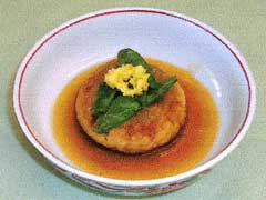 お出汁を使った本格レシピ和ゑ鶴 ホクホクシャキシャキ至福の食感♪『レンコン饅頭の出汁あんかけ』 外はホクホク、中はシャキシャキとしたレンコンの食感とぷりっとした海老の美味しさが味わえる一品です♪和ゑ鶴出汁をたっぷり使った餡をかけることで、深い旨味が